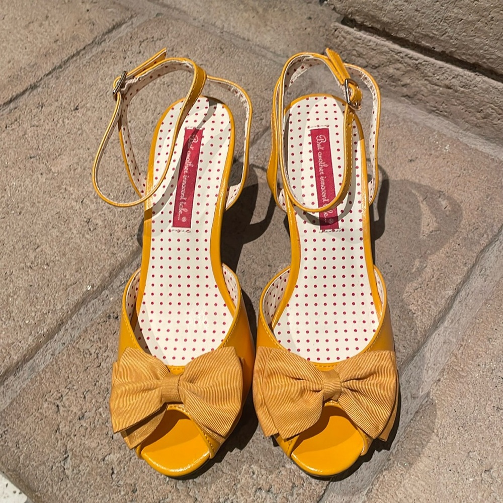Brand New BAIT footwear Retro Mustard Kitten Heels